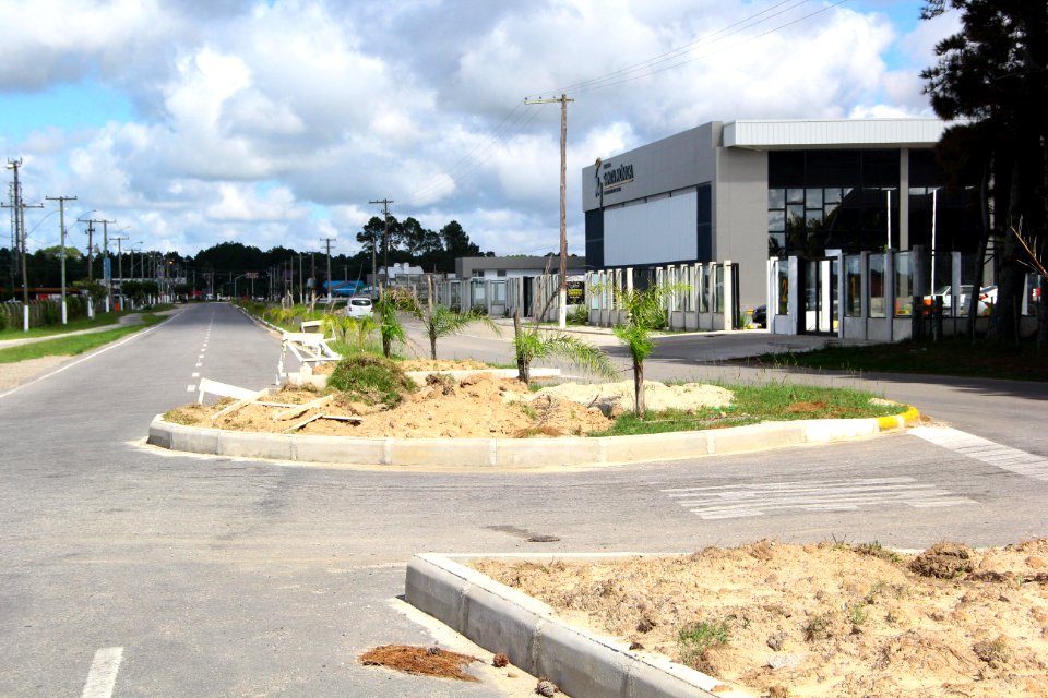 05.04.2018 - SMOP - Obras ma Av. Adolpho Fetter - Foto Marcel Avila