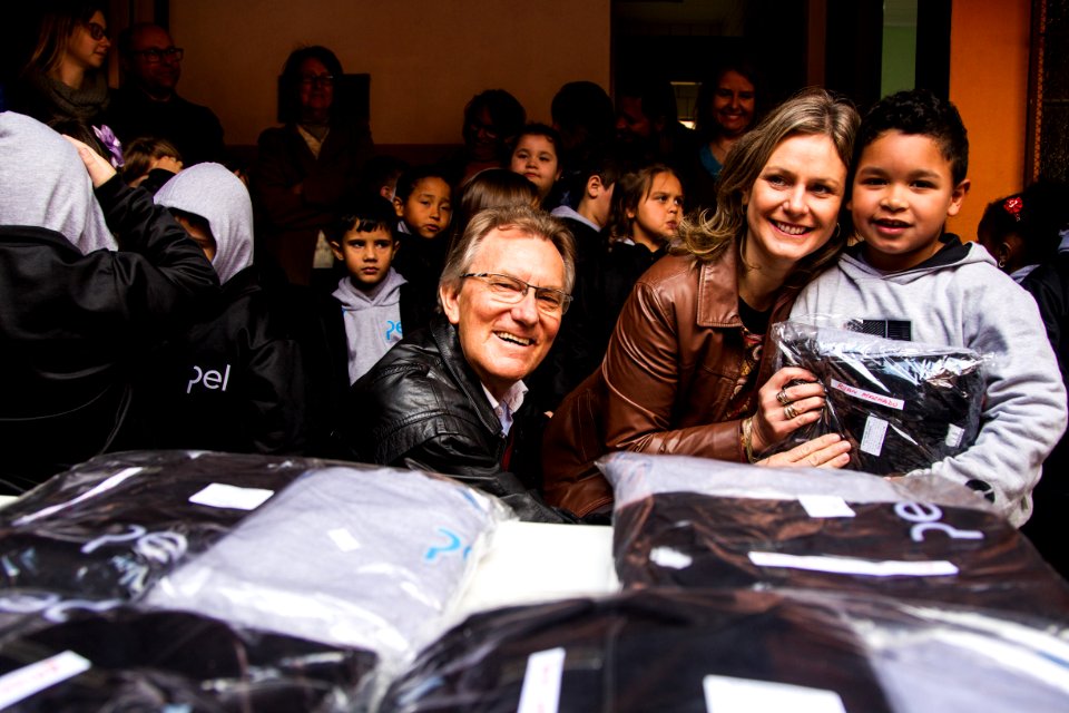 21.06.2018 -  Entrega dos novos uniformes na Escola Joaquim Nabuco e assinatura da ordem de serviço da construção de passarela coberta para EMEF Joaquim Nabuco - Foto: Gustavo Vara