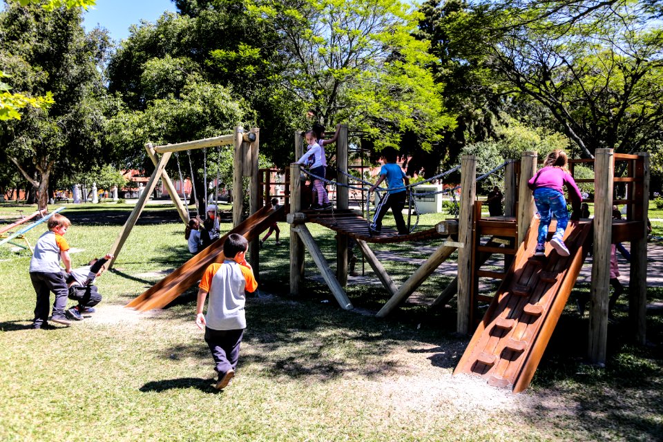 22.11.2017 - Novos bancos e brinquedos no Parque Baronesa
