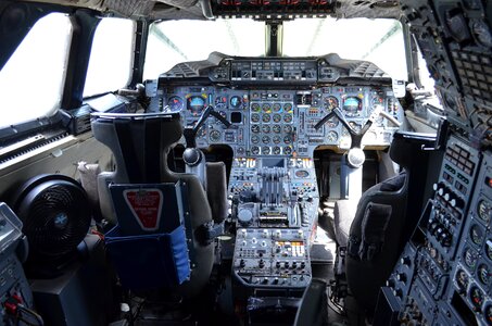 Concorde cockpit plane photo