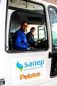 08.11.2017 - Prefeita Paula Mascarenhas e vice Idemar Barz na entrega de equipamentos de trabalho e dois caminhões do SANEP