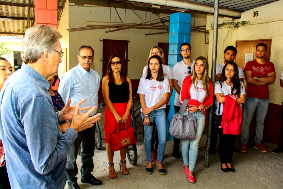 24.11.2017 - Prefeito em exercício Idemar Barz na Inauguração do cantinho de convivência da Escola Municipal Ferreira Viana