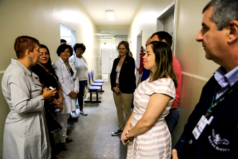 08.03.2018 - Prefeita Paula Mascarenhas visita à ala pediátrica do Pronto Socorro após reforma - Foto: Gustavo Vara