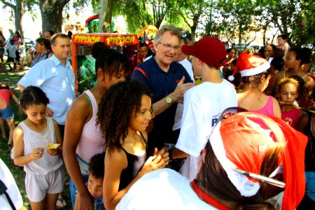 16.12.2017 - Vice-prefeito Idemar Barz na chegada do Papai Noel da Rádio Imigrantes