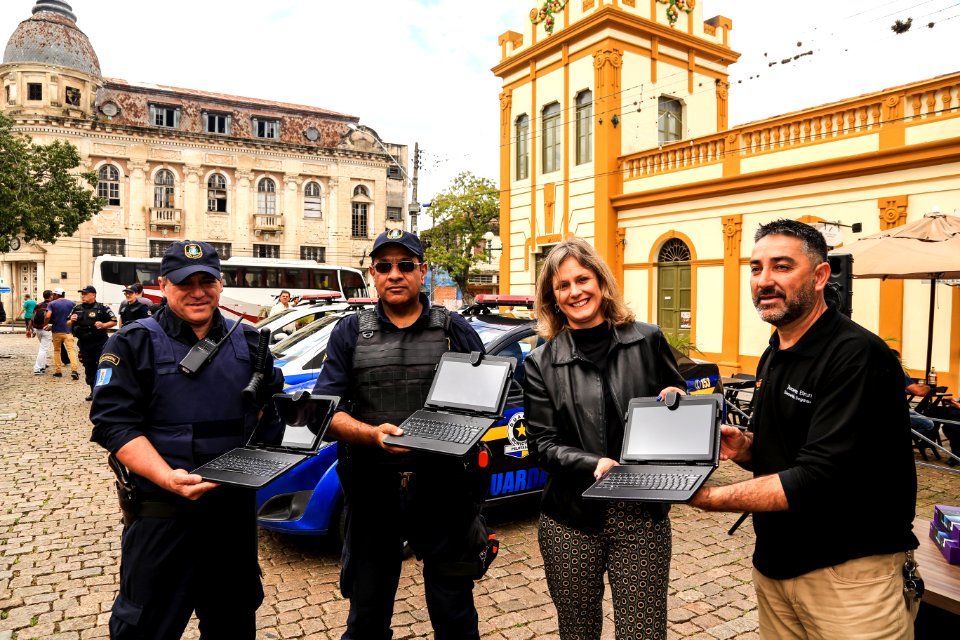 17.11.2017 - Prefeita Paula Mascarenhas na abertura da Operação Tudo Azul e entrega de tablets para a Guarda Municipal