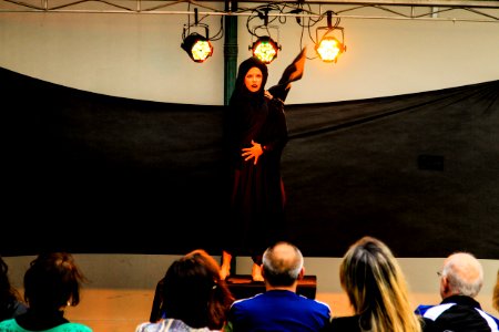 30.10.2017 - Sete ao Entardecer no Mercado Público Municipal com a peça "Qual o Peso da Luz?"