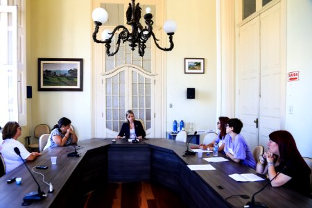 08.03.2018 - Prefeita Paula Mascarenhas recebe carta de reinvidicações elaborada por mulheres de sindicatos e movimentos sociais