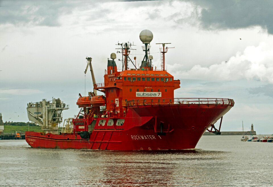 Shipping river tyne rig vessel