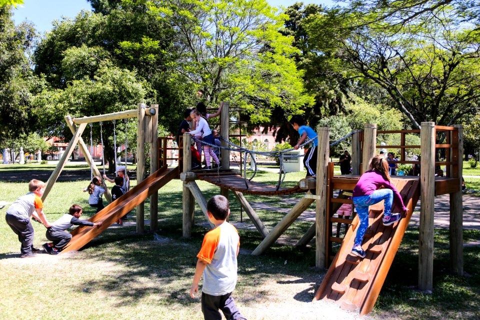 22.11.2017 - Novos bancos e brinquedos no Parque Baronesa