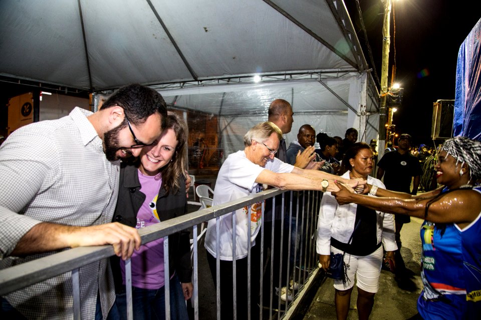 12.02.2018 - Prefeita Paula Mascarenhas e o vice Idemar Barz no segundo dia do Carnaval 2018 - Foto: Gustavo Vara