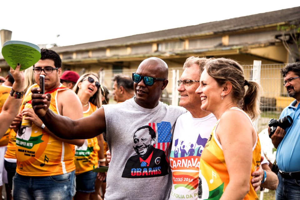 10.02.2018 - Prefeita Paula Mascarenhas e o vice Idemar Barz durante o primeiro dia do Carnaval 2018 - Foto: Gustavo Vara