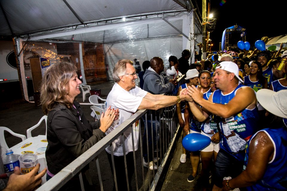 12.02.2018 - Prefeita Paula Mascarenhas e o vice Idemar Barz no segundo dia do Carnaval 2018 - Foto: Gustavo Vara
