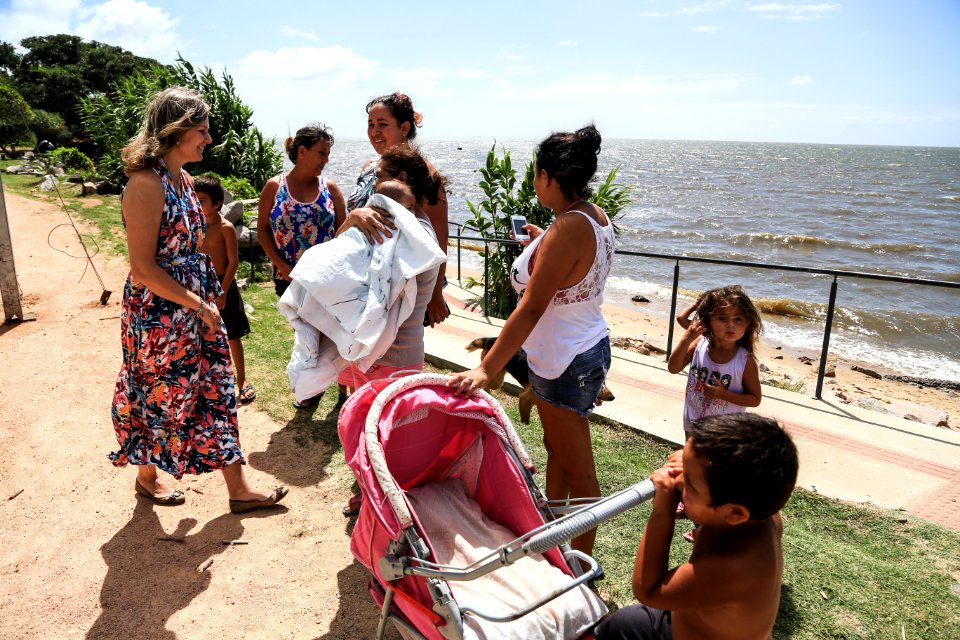 31.01.2018 - Prefeita Paula Mascarenhas durante entrega e instalação da placa no monumento à Iemanjá - Foto: Gustavo Vara
