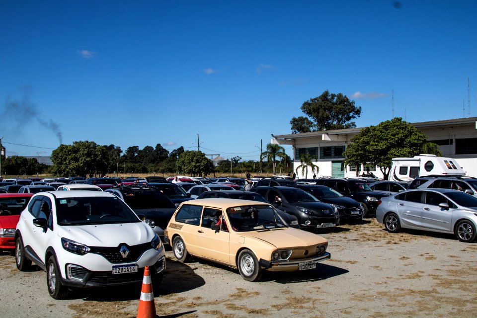 29.04.2021 - 2ª dose para idosos de 71 anos no drive-thru e 1° dose para profissionais de saúde no IFSul - Foto Michel Corvello