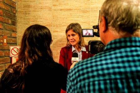 30.11.2017 - Prefeita Paula Mascarenhas na entrega e apresentação do código de convivência aos vereadores