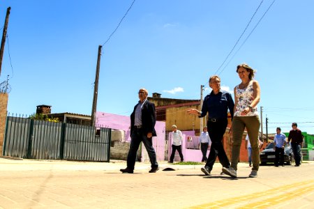 07.12.2017 - Prefeita Paula Mascarenhas e o vice Idemar Barz durante entrega das Ruas 04 e 29 do Bairro Dunas