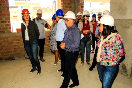 01.11.2017 - Prefeita Paula Mascarenhas e vice Idemar Barz em visita à obra da UBS Virgílio Costa