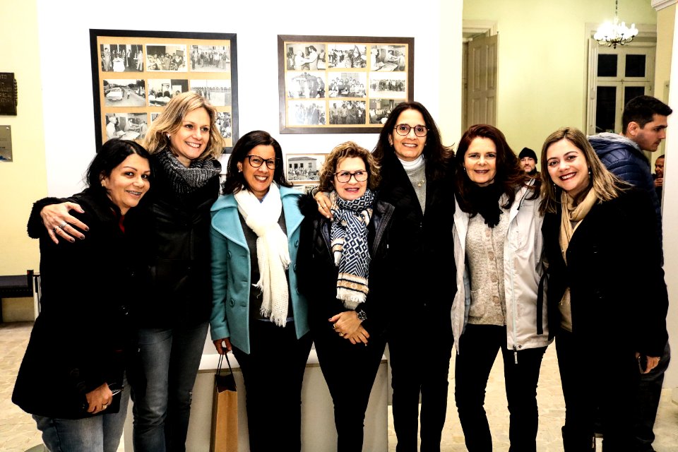 05.07.2019 - Prefeita Paula Mascarenhas e o vice Idemar Barz prestigiam a abertura da exposição fotográfica ‘Bernardo de Souza em dois tempos’ em homenagem ao ex-prefeito, com imagens do fotógrafo Gustavo Vara - Foto: Michel Corvello