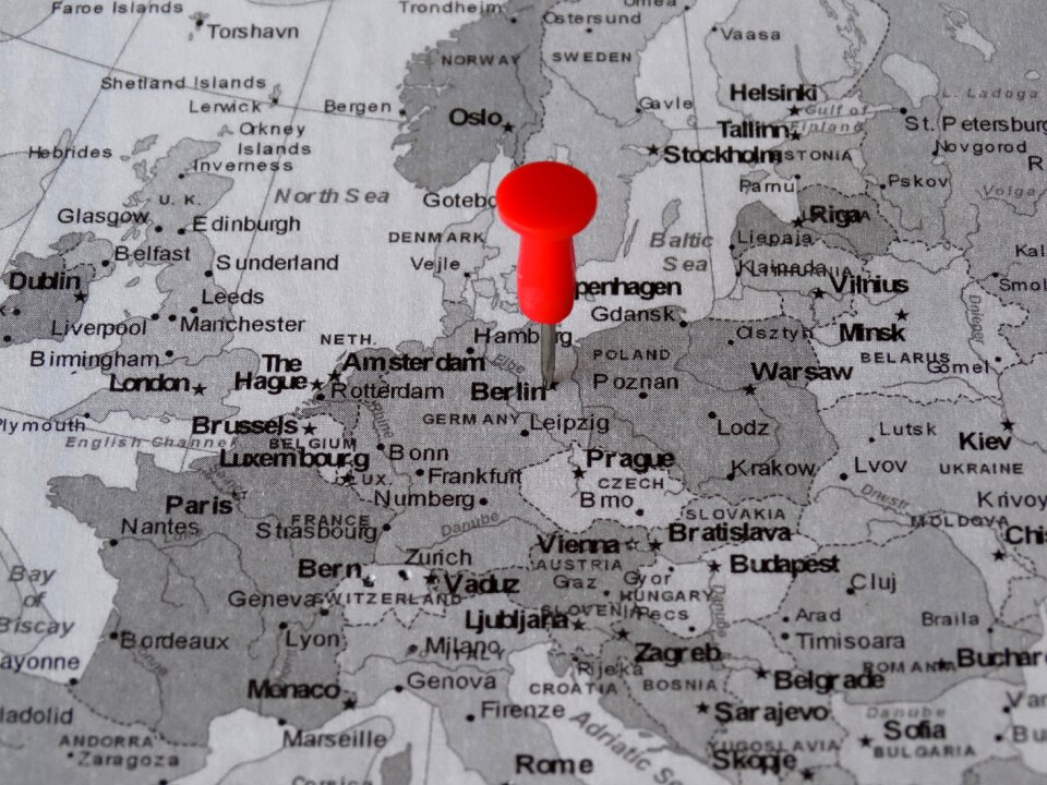 Pin meeting point destination