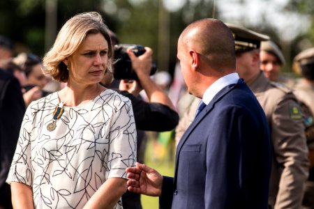 18.11.2019 - Porto Alegre/RS  - Prefeita Paula Mascarenhas é homenageada com a medalha 'Serviços Distintos' na cerimônia de passagem de comando-geral da Brigada Militar. Coronel Ikeda passa o comando para o coronel Rodrigo Mohr Picon - Foto: Gustavo Vara