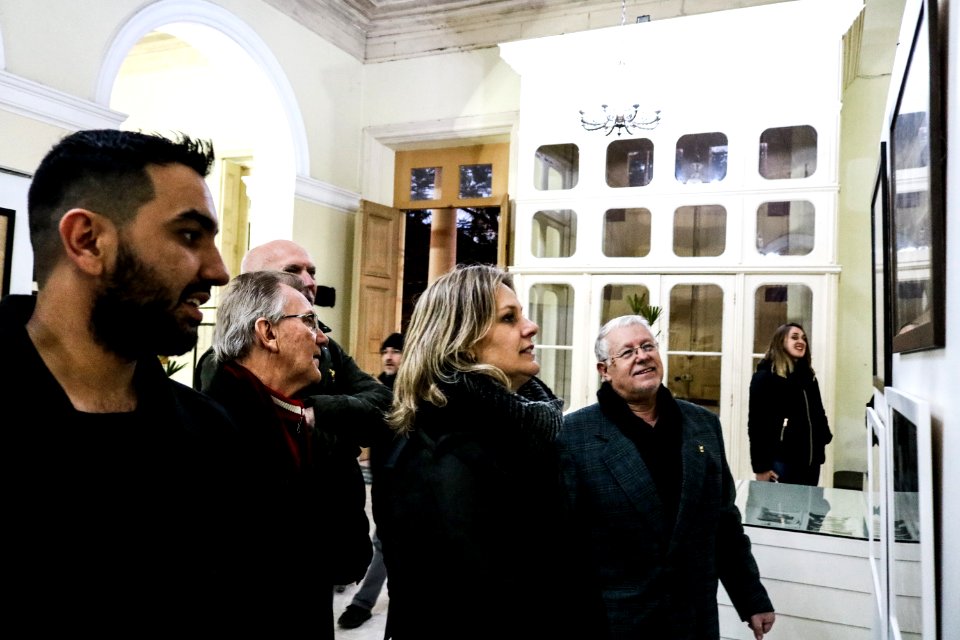 05.07.2019 - Prefeita Paula Mascarenhas e o vice Idemar Barz prestigiam a abertura da exposição fotográfica ‘Bernardo de Souza em dois tempos’ em homenagem ao ex-prefeito, com imagens do fotógrafo Gustavo Vara - Foto: Michel Corvello