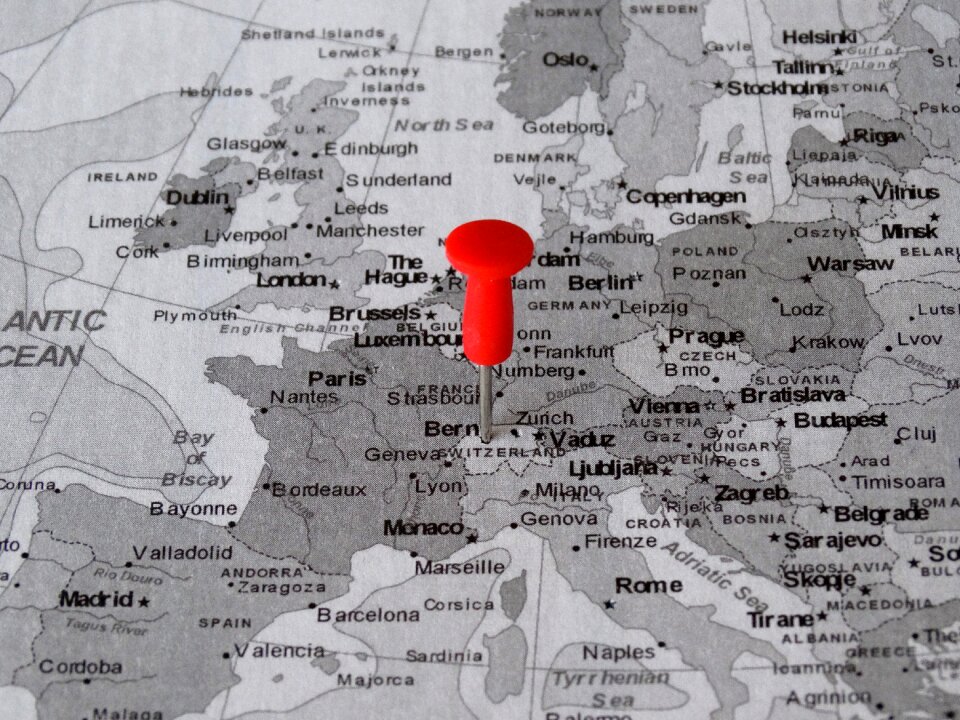 Pin meeting point destination