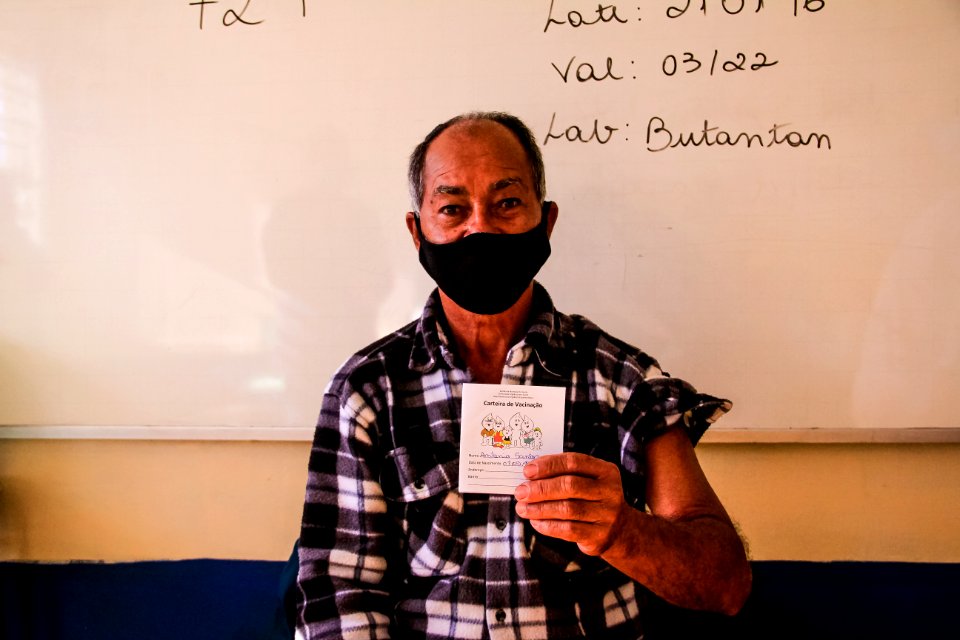 30.04.2021 2ª dose para idosos de 72 e 73 anos nas escolas Foto Rodrigo Chagas