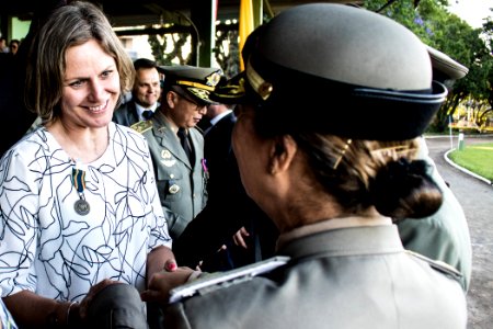 18.11.2019 - Porto Alegre/RS  - Prefeita Paula Mascarenhas é homenageada com a medalha 'Serviços Distintos' na cerimônia de passagem de comando-geral da Brigada Militar. Coronel Ikeda passa o comando para o coronel Rodrigo Mohr Picon - Foto: Gustavo Vara