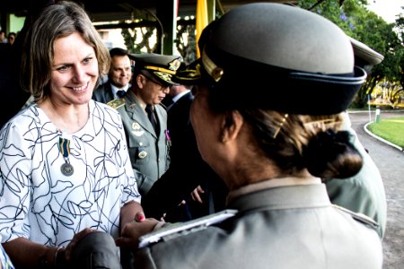 18.11.2019 - Porto Alegre/RS - Prefeita Paula Mascarenhas é homenageada com a medalha 'Serviços Distintos' na cerimônia de passagem de comando-geral da Brigada Militar. Coronel Ikeda passa o comando para o coronel Rodrigo Mohr Picon - Foto: Gustavo Vara photo