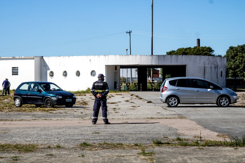 29.04.2021 - 2ª dose para idosos de 71 anos no drive-thru e 1° dose para profissionais de saúde no IFSul - Foto Michel Corvello