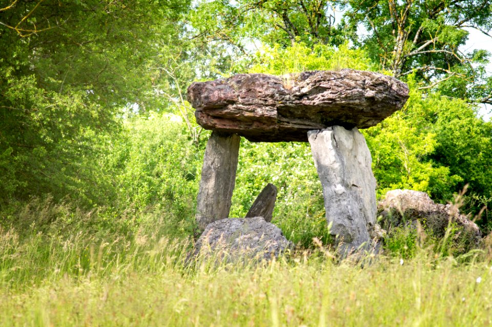 Ginouillac Dolmen des Cloups