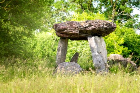 Ginouillac Dolmen des Cloups photo