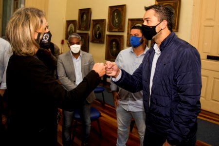 26.04.2021 - Prefeita Paula Mascarenhas realiza assinatura da ordem de serviços das ruas Arthur Hameister e Manoel Lucas Lima, com emendas do deputado federal Daniel Trzeciak - Foto: Gustavo Vara