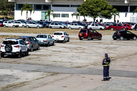 29.04.2021 - 2ª dose para idosos de 71 anos no drive-thru e 1° dose para profissionais de saúde no IFSul - Foto Michel Corvello
