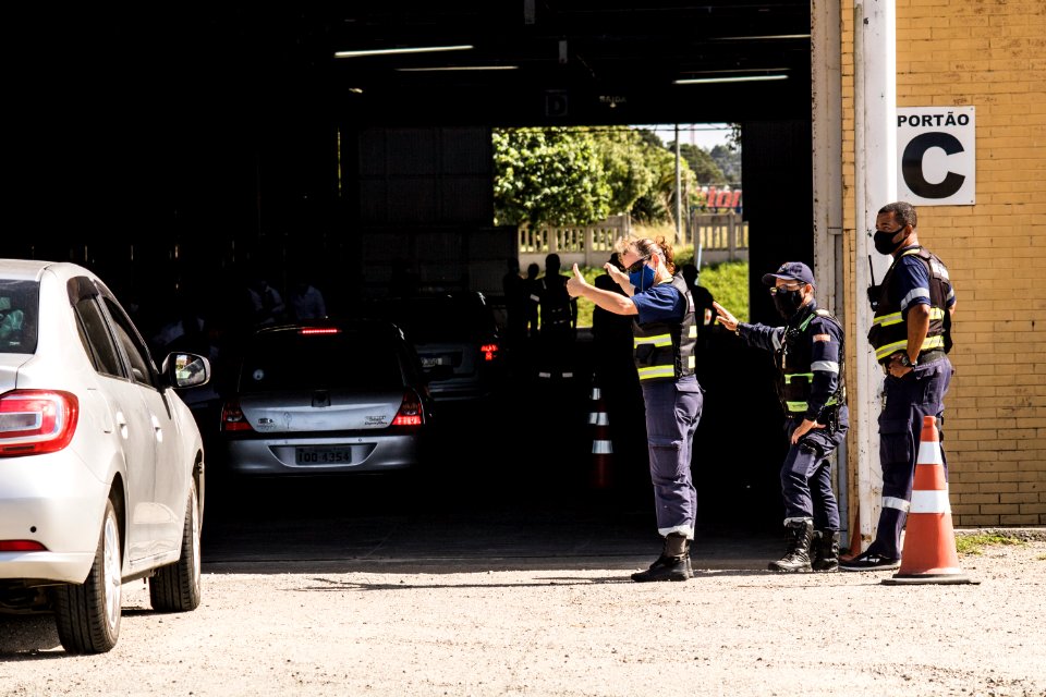 22.04.2021 - Drive para 2ª dose dos idosos de 75 anos e escolas para idosos de 60 anos - Foto Michel Corvello
