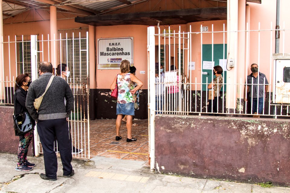 15.04.2021 - Vacinação dos idosos de 61 anos nas escolas - Foto Michel Corvello