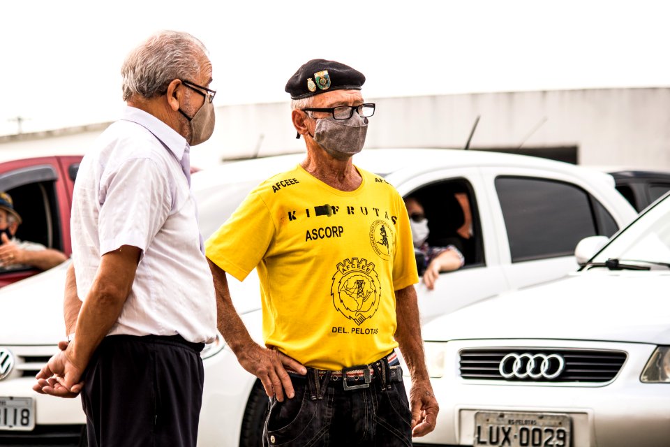 16.04.2021 - Drive-thru para 2ª dose de idosos com 77 anos - Foto Michel Corvello