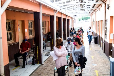 15.04.2021 - Vacinação dos idosos de 61 anos nas escolas - Foto Michel Corvello