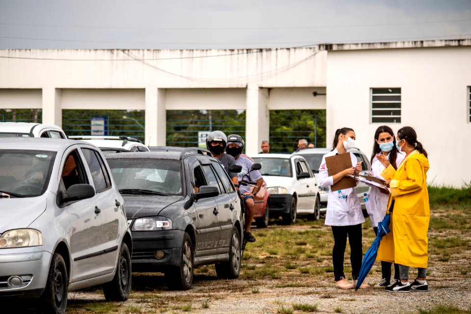 11.04.2021 - Drive-thru de vacinação para idosos com 61 anos - Foto Michel Corvello