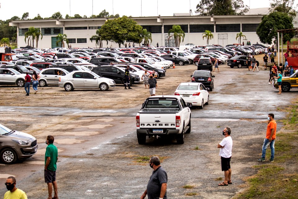 11.04.2021 - Drive-thru de vacinação para idosos com 61 anos - Foto Michel Corvello
