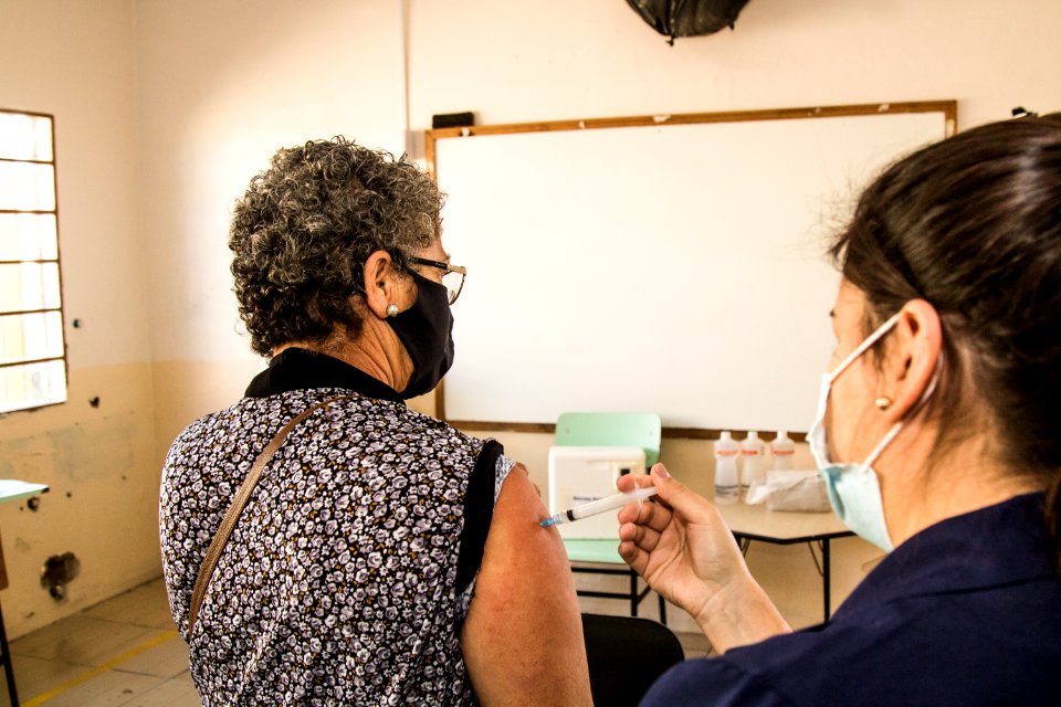 13.04.2021 - Vacinação de idosos com 63 anos nas escolas - Foto Michel Corvello