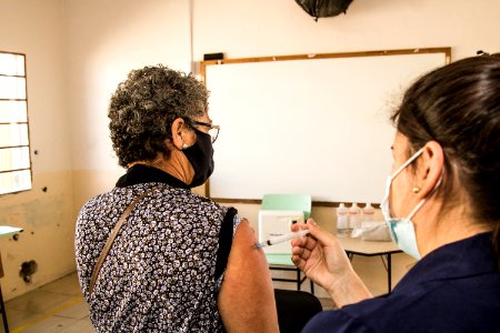13.04.2021 - Vacinação de idosos com 63 anos nas escolas - Foto Michel Corvello