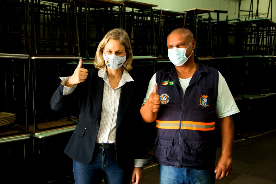 13.04.2021 - Prefeita Paula Mascarenhas acompanha a vacinação no Colégio Municipal Pelotense - Foto: Gustavo Vara