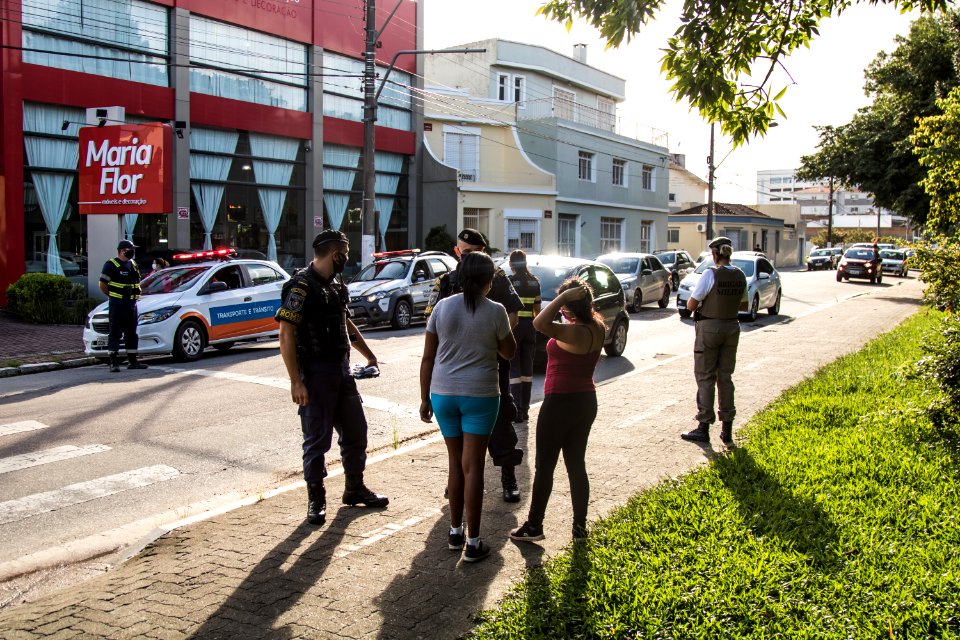 30.03.2021 - Operação para fiscalizar o uso de máscaras na Avenida Dom Joaquim - Foto Michel  Corvello