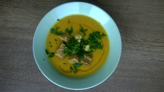 Zupa krem kalafiorowy z mlekiem kokosowym