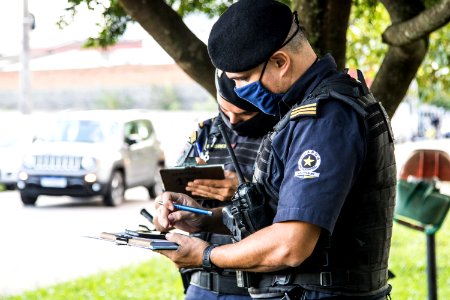 30.03.2021 - Operação para fiscalizar o uso de máscaras na Avenida Dom Joaquim - Foto Michel  Corvello