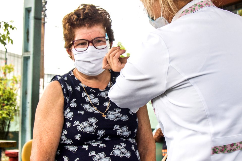 26.03.2021 - Vacinação dos idosos com 74 anos nas escolas - Foto Michel Corvello