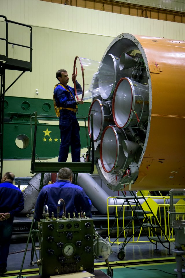 Expedition 49 Soyuz Assembly