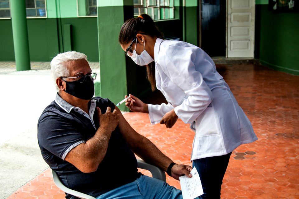 24.03.2021 - Vacinação dos idosos com 76 anos nas escolas - Foto Michel Corvello