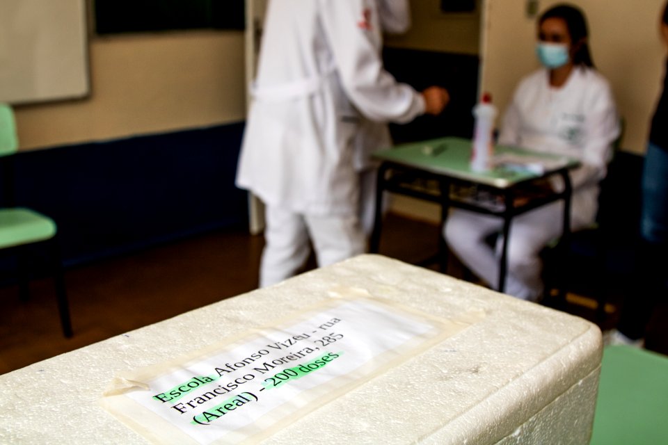 24.03.2021 - Vacinação dos idosos com 76 anos nas escolas - Foto Michel Corvello
